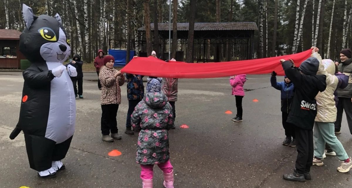 В костромских парках школьников ждут «День лабиринта» и осенние игры с Марфой Яблочкиной