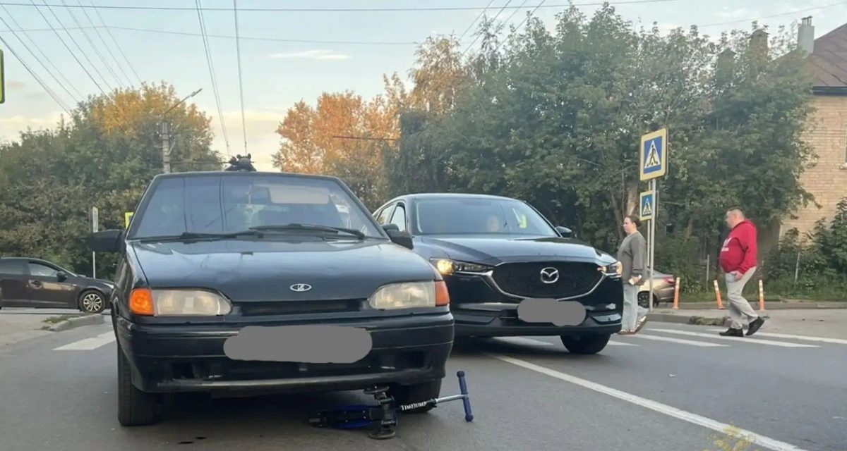 В Костроме 21-летний водитель сбил отца с маленьким ребенком на пешеходном переходе