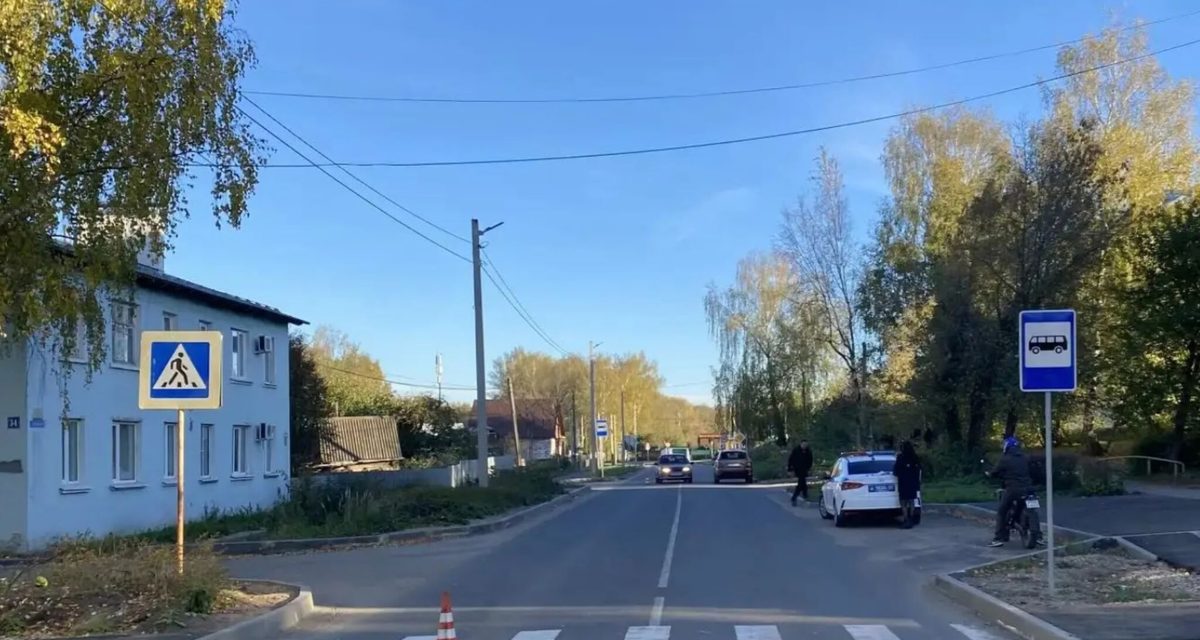 В Нерехте водитель «Лады» при обгоне мотоцикла сбил 12-летнюю девочку на переходе